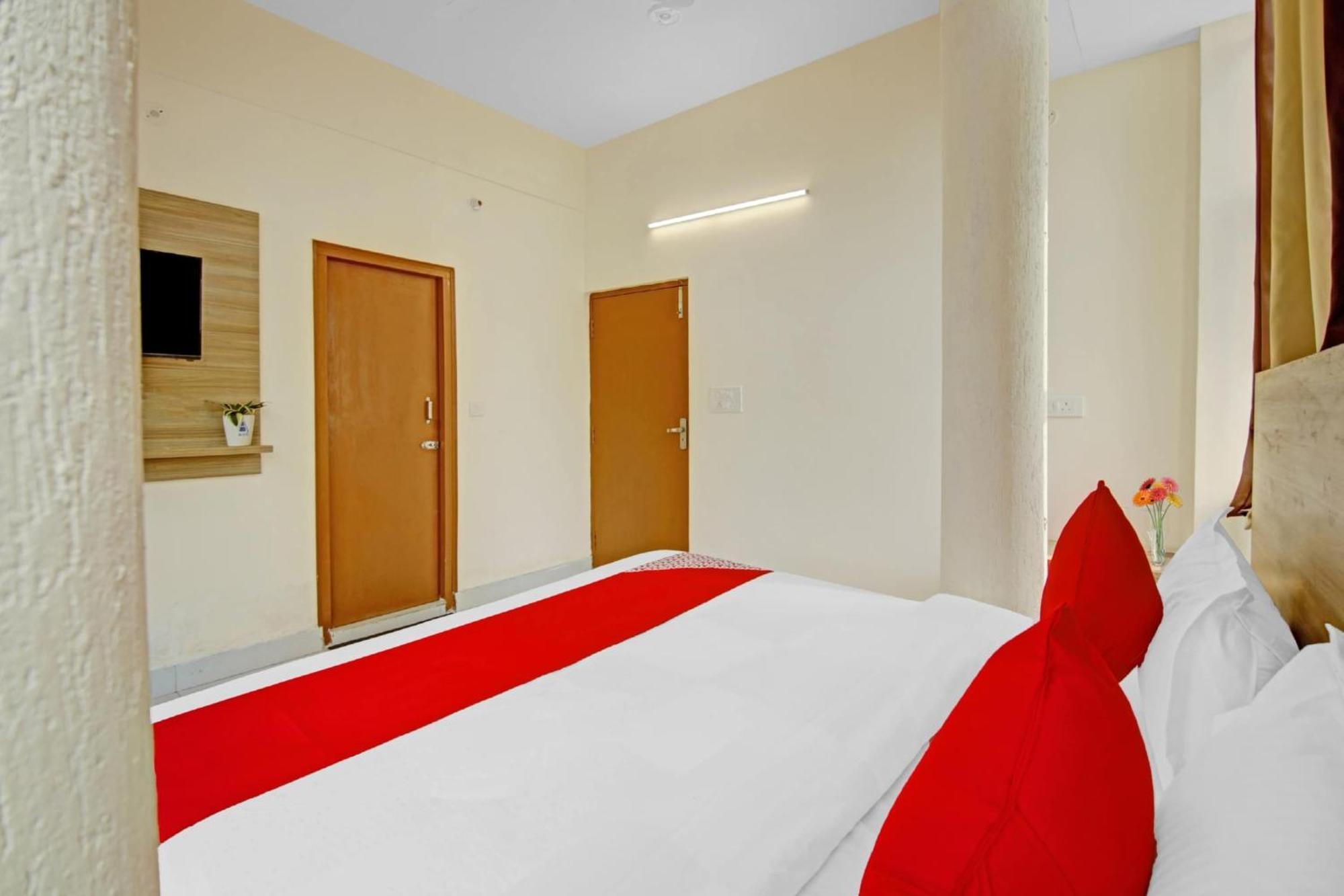 Oyo Flagship 80772 Hotel The Grand Rdc กาเซียบัด ภายนอก รูปภาพ