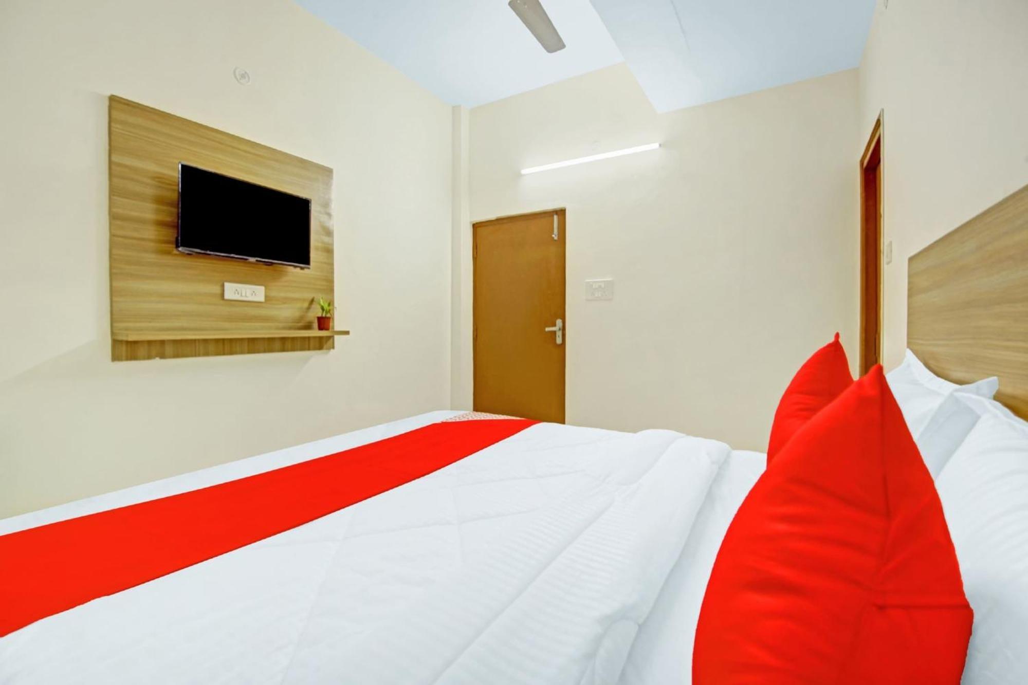 Oyo Flagship 80772 Hotel The Grand Rdc กาเซียบัด ภายนอก รูปภาพ
