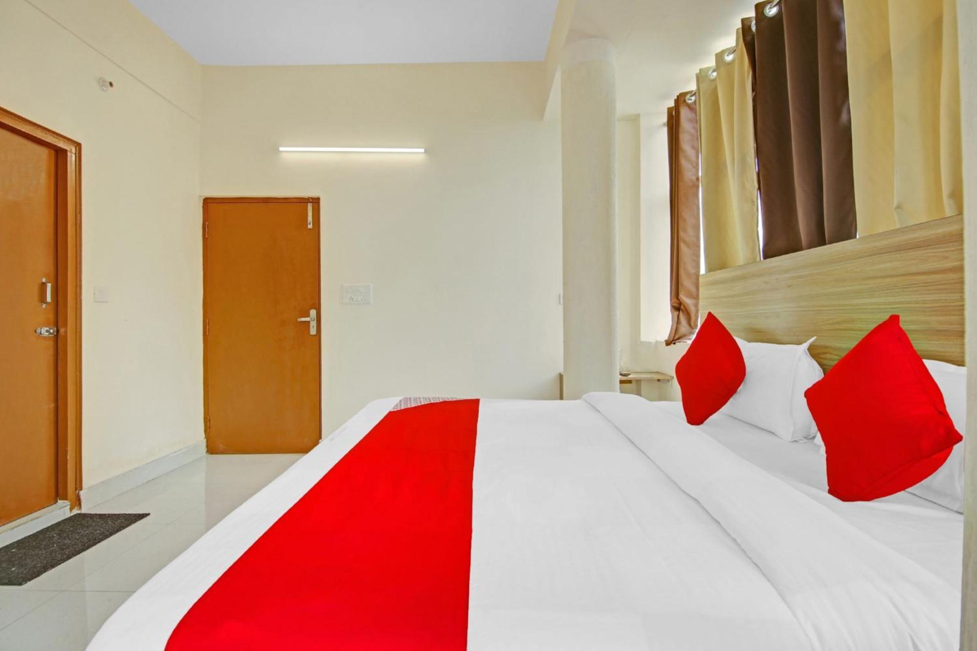 Oyo Flagship 80772 Hotel The Grand Rdc กาเซียบัด ภายนอก รูปภาพ