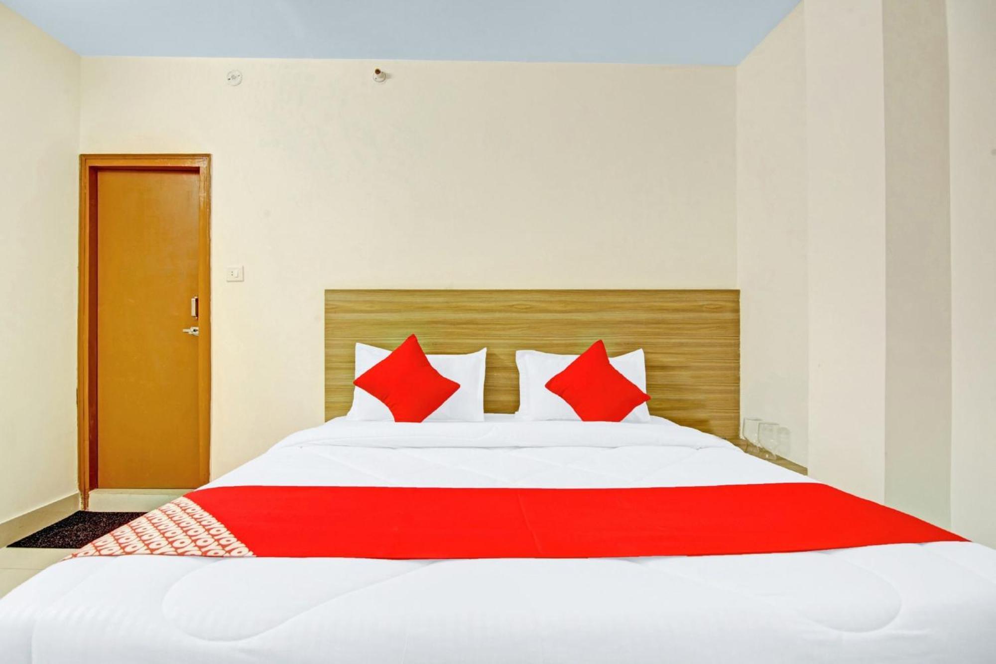 Oyo Flagship 80772 Hotel The Grand Rdc กาเซียบัด ภายนอก รูปภาพ