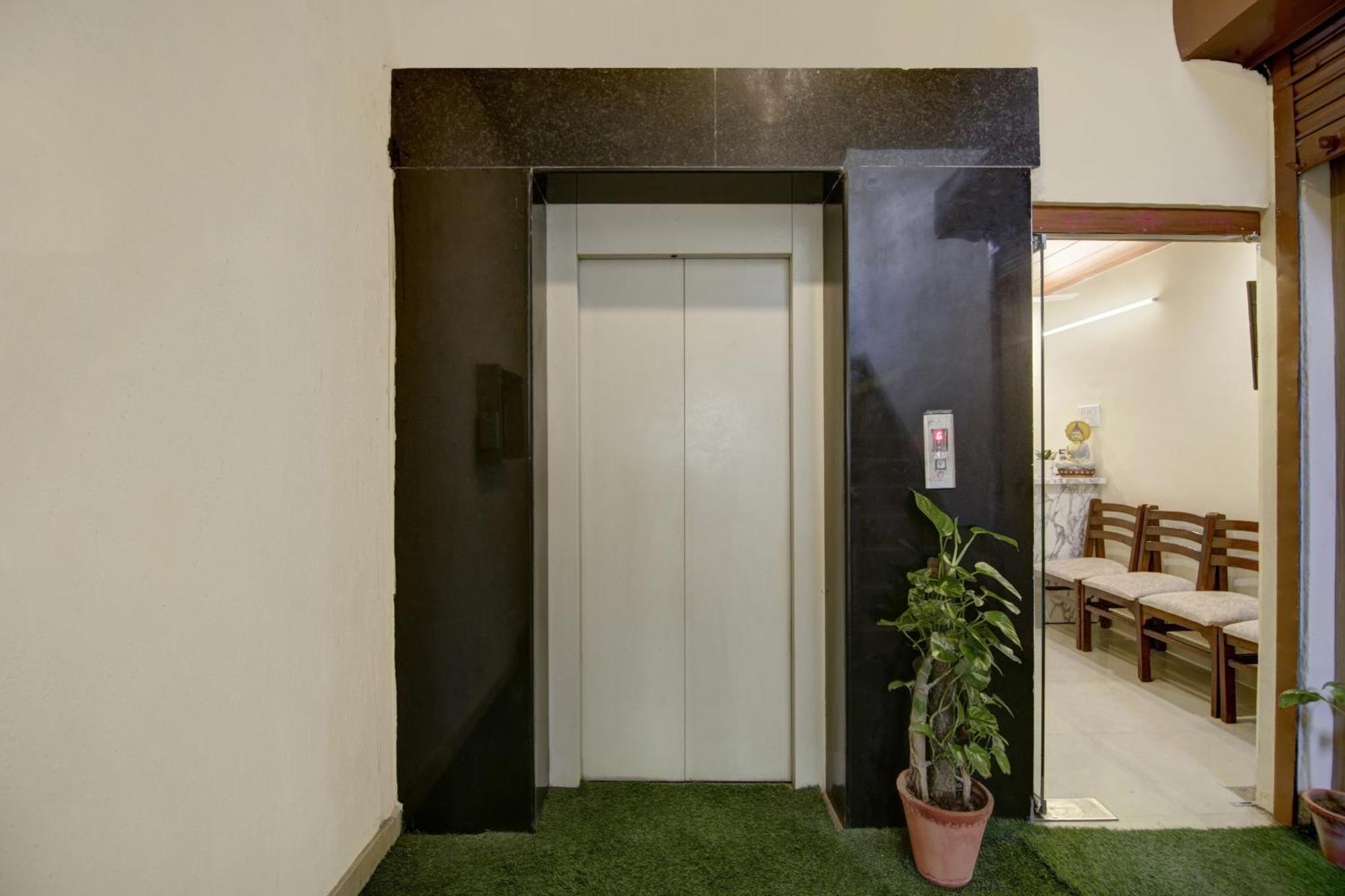 Oyo Flagship 80772 Hotel The Grand Rdc กาเซียบัด ภายนอก รูปภาพ
