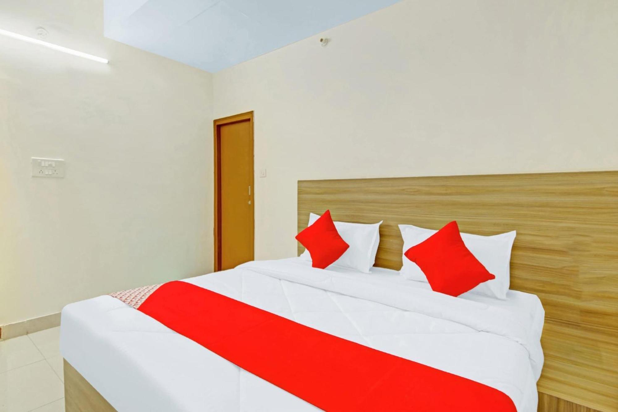 Oyo Flagship 80772 Hotel The Grand Rdc กาเซียบัด ภายนอก รูปภาพ